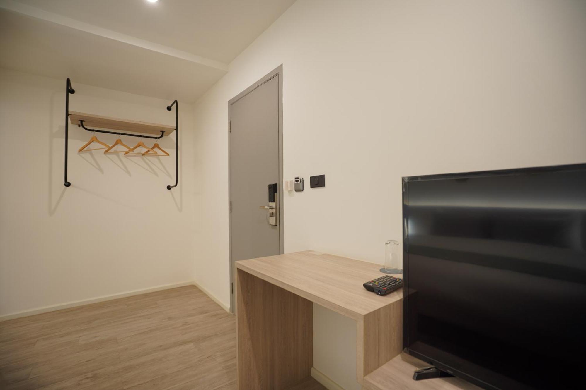 E11 Hotel - Bts Punnawithi Банкок Екстериор снимка